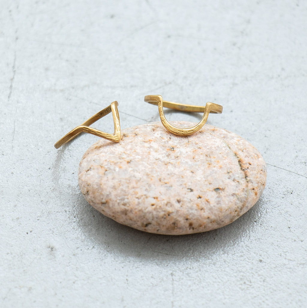 SURUME. Brass ring Triangle